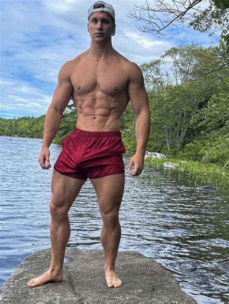 Fitness model and personal trainer Kyle Hynick posted some photographs from his photoshoot with New York-based Photographer Jade Young seemingly in Times Square in New York City. The backdrop had people there who appeared not to be looking at a dude posing for photographs in his Calvin Klein underwear. The people essentially appeared to be ...